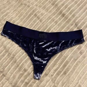 💙 PINK Women’s Navy Velvet Sheer Thong 💙